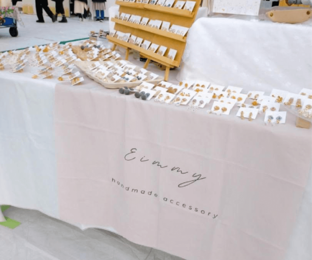 ハンドメイド　タペストリー タペストリーの作り方を紹介！時間をかけずに簡単手作り｜タペストリー